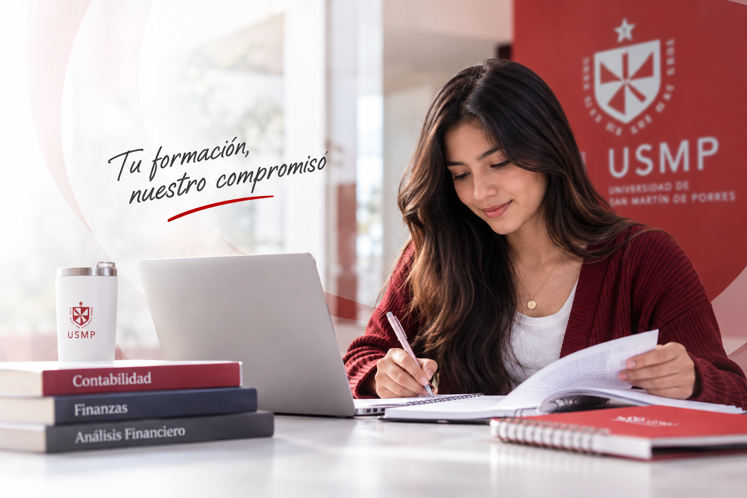 Estudiante revisando material académico